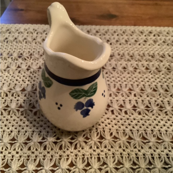Vintage Hartstone pottery creamer with blueberry design - Picture 2 of 5